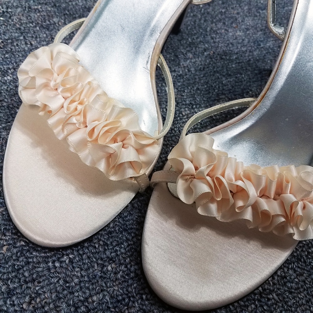 Indeed Nude Creme Satin Ruffle Women's Heels Shoes - Picture 2 of 8